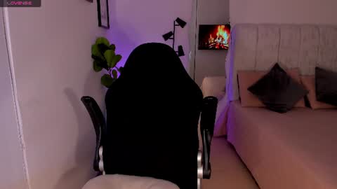Snapshot of amywoods chatting on June 19, 2026, 9:57 am online show from June 19, 2026, 9:57 am