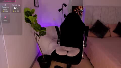 Snapshot of amywoods chatting on June 20, 2026, 9:56 am online show from June 20, 2026, 9:56 am