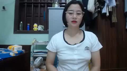 an_naughty online show from December 17, 2025, 6:52 am