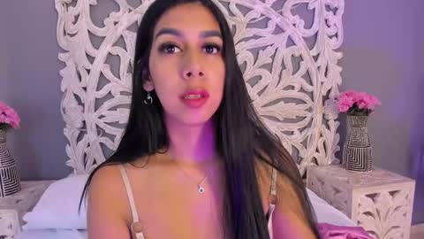 Snapshot of ana_gonzalez chatting on May 9, 2026, 8:25 pm Ana Gonzalez online show from May 9, 2026, 8:25 pm