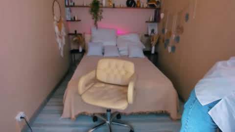 Snapshot of ana_mills chatting on September 22, 2025, 10:28 am Ana online show from September 22, 2025, 10:28 am