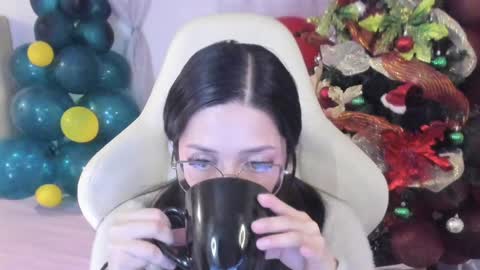 Snapshot of ana_ruuh chatting on December 9, 2024, 9:58 pm Im anna but you can call me as you want online show from December 9, 2024, 9:58 pm