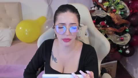 Snapshot of ana_ruuh chatting on December 23, 2024, 10:01 pm Im anna but you can call me as you want online show from December 23, 2024, 10:01 pm