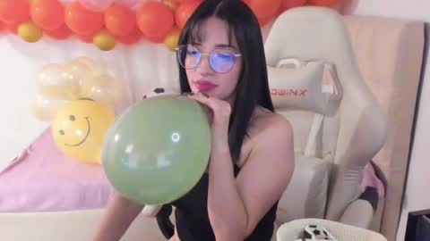 Snapshot of ana_ruuh chatting on February 24, 2025, 4:26 pm Im anna but you can call me as you want online show from February 24, 2025, 4:26 pm