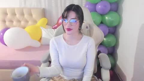 Snapshot of ana_ruuh chatting on October 21, 2025, 10:21 pm Im anna but you can call me as you want online show from October 21, 2025, 10:21 pm