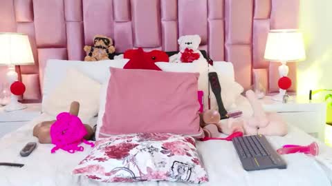 anaa_bellaa online show from April 25, 2026, 1:41 pm