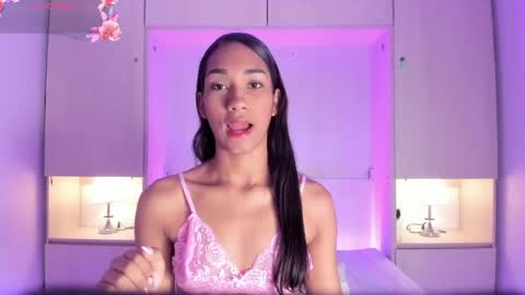 anaacollins_ online show from April 1, 2026, 11:33 am