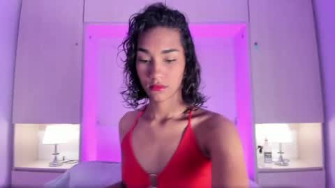 anaacollins_ online show from April 24, 2026, 12:07 pm