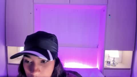 anaacollins_ online show from April 25, 2026, 1:41 pm