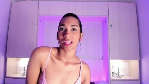anaacollins_ online show from April 29, 2026, 11:36 am