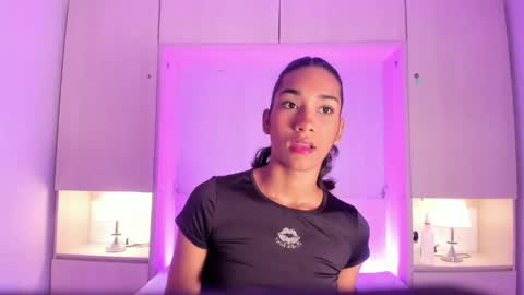 anaacollins_ online show from May 1, 2026, 11:26 am