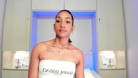 anaacollins_ online show from June 26, 2026, 11:58 am