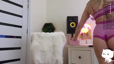 Snapshot of anabelle_wet chatting on January 27, 2025, 3:39 pm Annie online show from January 27, 2025, 3:39 pm