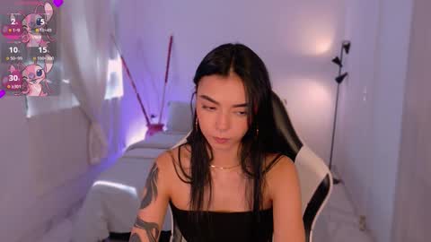 Snapshot of anabelwolf chatting on December 2, 2025, 4:35 pm ANABEL WOLF online show from December 2, 2025, 4:35 pm