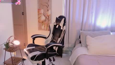 ANABEL WOLF  online show from June 10, 2026, 3:33 pm