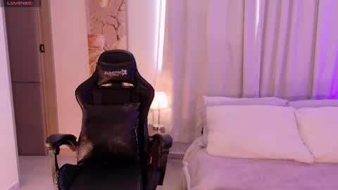 ANABEL WOLF  online show from June 15, 2026, 3:25 pm