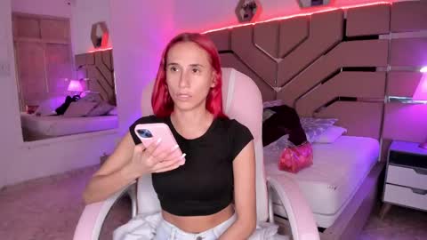 Snapshot of anahi__18 chatting on March 1, 2025, 12:07 am Anahi online show from March 1, 2025, 12:07 am