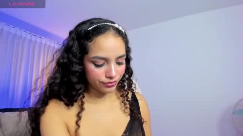 Snapshot of anahi_curlie1 chatting on January 10, 2025, 3:18 am Anahi Curlie online show from January 10, 2025, 3:18 am