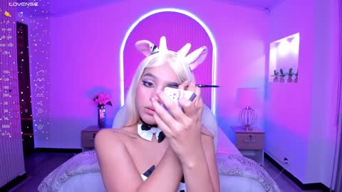 Snapshot of anahi_curlie1 chatting on January 21, 2025, 3:59 am Anahi Curlie online show from January 21, 2025, 3:59 am