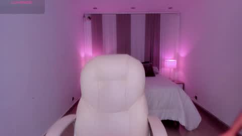 Snapshot of anahi_curlie1 chatting on February 19, 2025, 2:55 am Anahi Curlie online show from February 19, 2025, 2:55 am