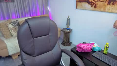 Snapshot of anahi_estrada chatting on June 24, 2026, 11:53 am Anahi online show from June 24, 2026, 11:53 am