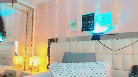 Snapshot of anahi_maite chatting on July 9, 2026, 7:07 pm Anahi online show from July 9, 2026, 7:07 pm