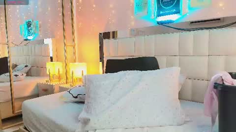Snapshot of anahi_maite chatting on July 19, 2026, 12:31 pm Anahi online show from July 19, 2026, 12:31 pm