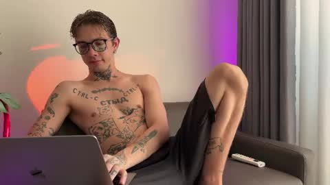 Snapshot of anahori_simon chatting on June 29, 2026, 1:56 am simon online show from June 29, 2026, 1:56 am