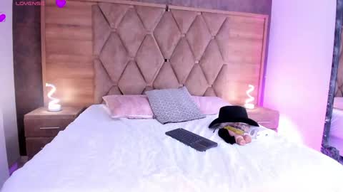 Snapshot of anaiaclarck chatting on May 19, 2026, 3:24 am Im Sara online show from May 19, 2026, 3:24 am