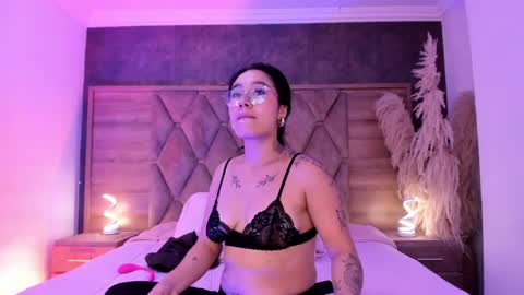 Snapshot of anaiaclarck chatting on June 1, 2026, 3:19 am Im Sara online show from June 1, 2026, 3:19 am