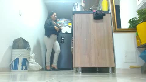 Snapshot of anaids_dam chatting on May 5, 2026, 9:23 pm anaids online show from May 5, 2026, 9:23 pm