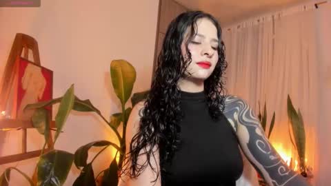 Mariana  online show from November 22, 2025, 3:11 pm