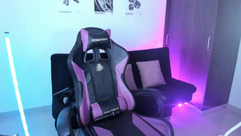      help me to get 100 thumps up  online show from February 5, 2025, 2:40 am