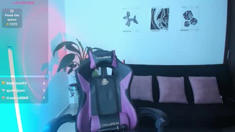      help me to get 100 thumps up  online show from October 11, 2025, 12:32 am