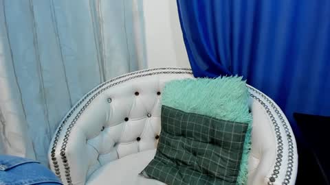 Snapshot of analia18_ chatting on January 21, 2025, 11:46 am analia18 online show from January 21, 2025, 11:46 am