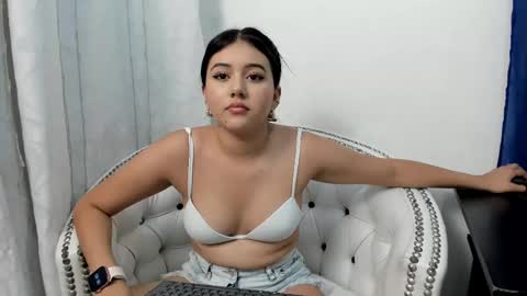 Snapshot of analia18_ chatting on February 25, 2025, 1:28 pm analia18 online show from February 25, 2025, 1:28 pm