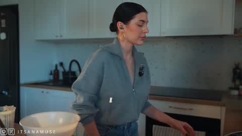 Ana online show from October 18, 2025, 3:13 pm