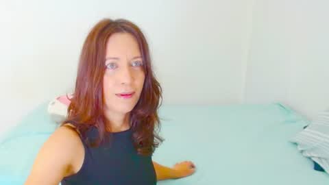 anapereira12 online show from June 12, 2026, 8:41 pm