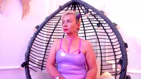 Snapshot of anastasiataylor_ chatting on March 9, 2025, 3:01 am Ana 3 online show from March 9, 2025, 3:01 am