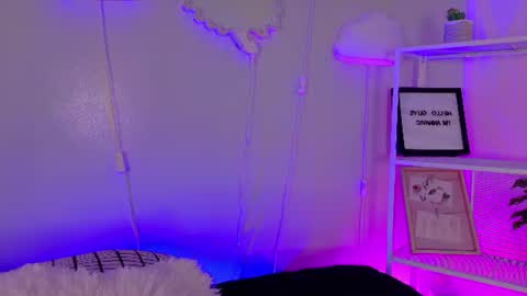 Snapshot of anavicc__ chatting on June 17, 2026, 9:34 am Kendra online show from June 17, 2026, 9:34 am