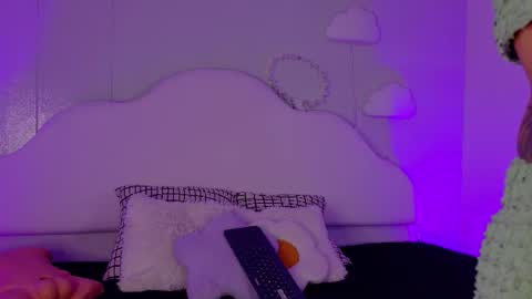 Snapshot of anavicc__ chatting on July 20, 2026, 9:34 am Kendra online show from July 20, 2026, 9:34 am