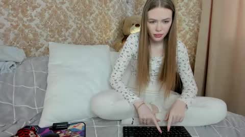 anayalowe online show from April 22, 2026, 10:17 am