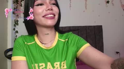 Snapshot of andra_rosse chatting on May 13, 2026, 6:38 pm Andra de la Rosse online show from May 13, 2026, 6:38 pm