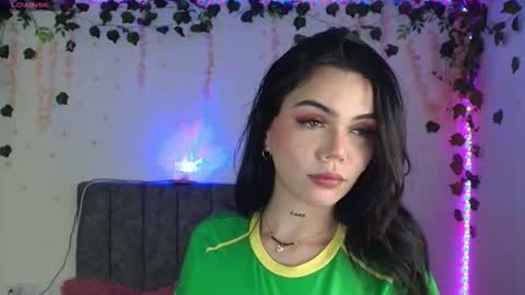 Snapshot of andra_rosse chatting on June 14, 2026, 2:20 am Andra de la Rosse online show from June 14, 2026, 2:20 am