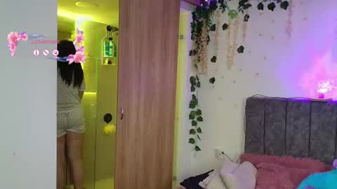Snapshot of andra_rosse chatting on June 20, 2026, 8:55 pm Andra de la Rosse online show from June 20, 2026, 8:55 pm
