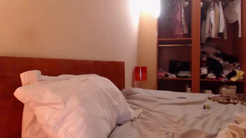 Snapshot of andrasweetie chatting on December 1, 2024, 9:59 pm Andra online show from December 1, 2024, 9:59 pm