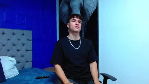 Snapshot of andre_parker chatting on February 9, 2025, 12:06 am Andre Parker online show from February 9, 2025, 12:06 am