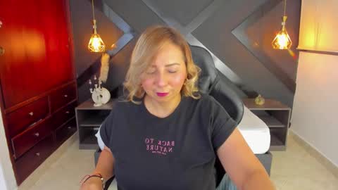 Snapshot of andre_soto_ chatting on November 18, 2025, 2:28 am A N D R E online show from November 18, 2025, 2:28 am