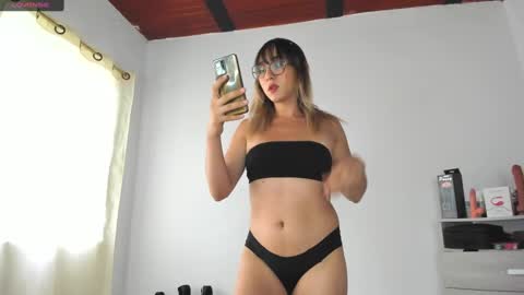 Snapshot of andrea_hillss2 chatting on January 6, 2025, 3:51 pm ANDREA online show from January 6, 2025, 3:51 pm