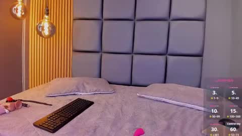 Snapshot of andrea_love01 chatting on October 6, 2025, 12:35 pm ANDREA online show from October 6, 2025, 12:35 pm